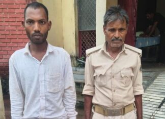 चैनपुर में पुलिस की कार्रवाई, वारंटी समेत शराब के नशे में हंगामा कर रहा युवक गिरफ्तार नशे में गिरफ्तार