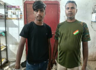 चिताढ़ी काली मंदिर के पास पुलिस की घेराबंदी, शराब की खेप के साथ तस्कर गिरफ्तार दारू में