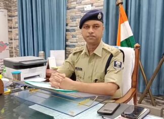 वीडियो वायरल होने के बाद पुलिस की कार्रवाई, चार आरोपी गिरफ्तार जानकारी देते हुए एसपी