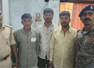चैनपुर में शराब के खिलाफ पुलिस की कार्रवाई, चार गिरफ्तार, 15 लीटर महुआ शराब व 8 पीएम टेट्रा पैक बरामद NS News