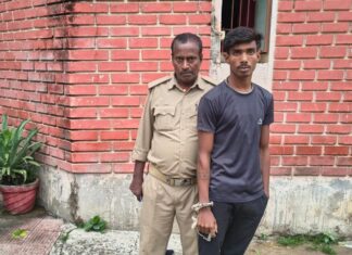 पुलिस की कार्रवाई के बाद थाने पहुंचा युवक, साथ लाई गई 15 वर्षीय नाबालिग बरामद NS News