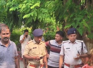 ईंट लदे ट्रैक्टर की चपेट में आए रिटायर्ड सेना जवान, मौके पर मौत; चालक वाहन लेकर फरार NS News