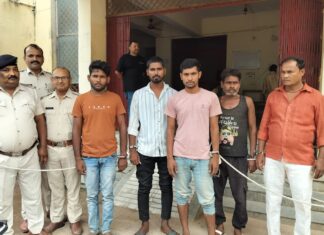 शराब के नशे में हंगामा पड़ा भारी, चैनपुर पुलिस ने पांच लोगों को दबोचा NS News