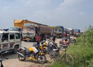 सिलौंधा मोड़ पर डंपर ने 9वीं की छात्रा को रौंदा, मौके पर मौत, मुआवजे की मांग पर दो घंटे सड़क जाम NS News