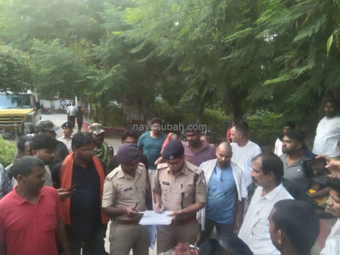 घटना स्थल पर पुलिस