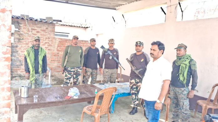 घटना स्थल पर तैनात पुलिस