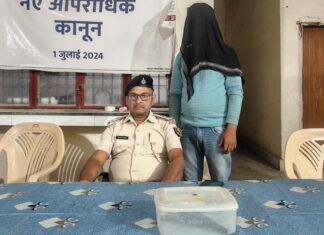 देसी कट्टा लहराते फोटो वायरल, चैनपुर पुलिस की छापेमारी में दो गिरफ्तार, अमांव से बरामद हुआ कट्टा; एक नाबालिग भी निरुद्ध NS News