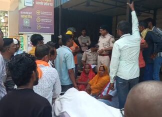 ट्रेन से घर लौट रहे युवक की मोहनिया अस्पताल में मौत, शव छोड़कर महिला समेत तीन लोग फरार; CCTV से खुलेगा राज NS News