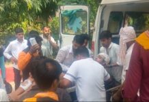 रामगढ़ में सड़क हादसा: ईंट लदे ट्रैक्टर से टकराई बाइक, दो युवक गंभीर, हायर सेंटर किया गया रेफर रेफरल अस्पताल में लोगों की भीड़