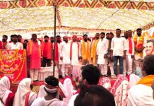 अमांव पहुंची सेवा संकल्प यात्रा, जेसीबी पर सवार कार्यकर्ताओं ने की पुष्पवर्षा लोक नृत्य से स्वागत NS News