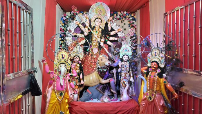 चैनपुर मां दुर्गा मंदिर में स्थापित मां की प्रतिमा