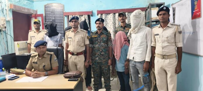 प्रेस कॉन्फ्रेंस में जानकारी देते एसडीपीओ चंद्रभूषण